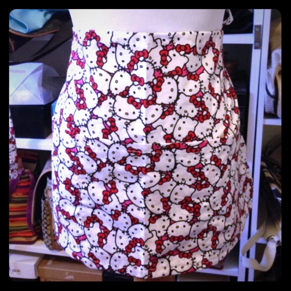 3 pocket hello kitty apron